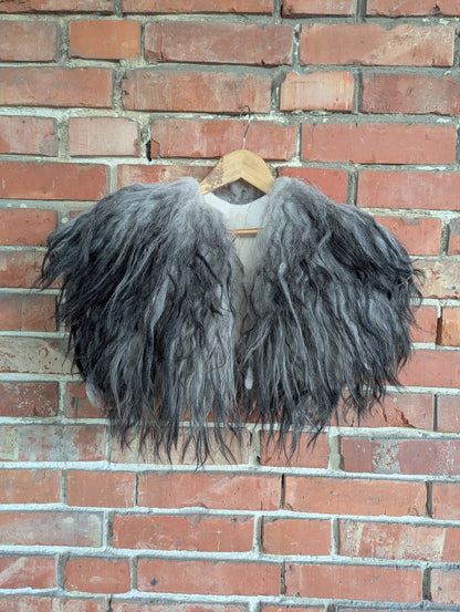 Viking Shoulder Fur Grey – Real Icelandic Sheepskin – Nordic Fur – Einzelstück 739