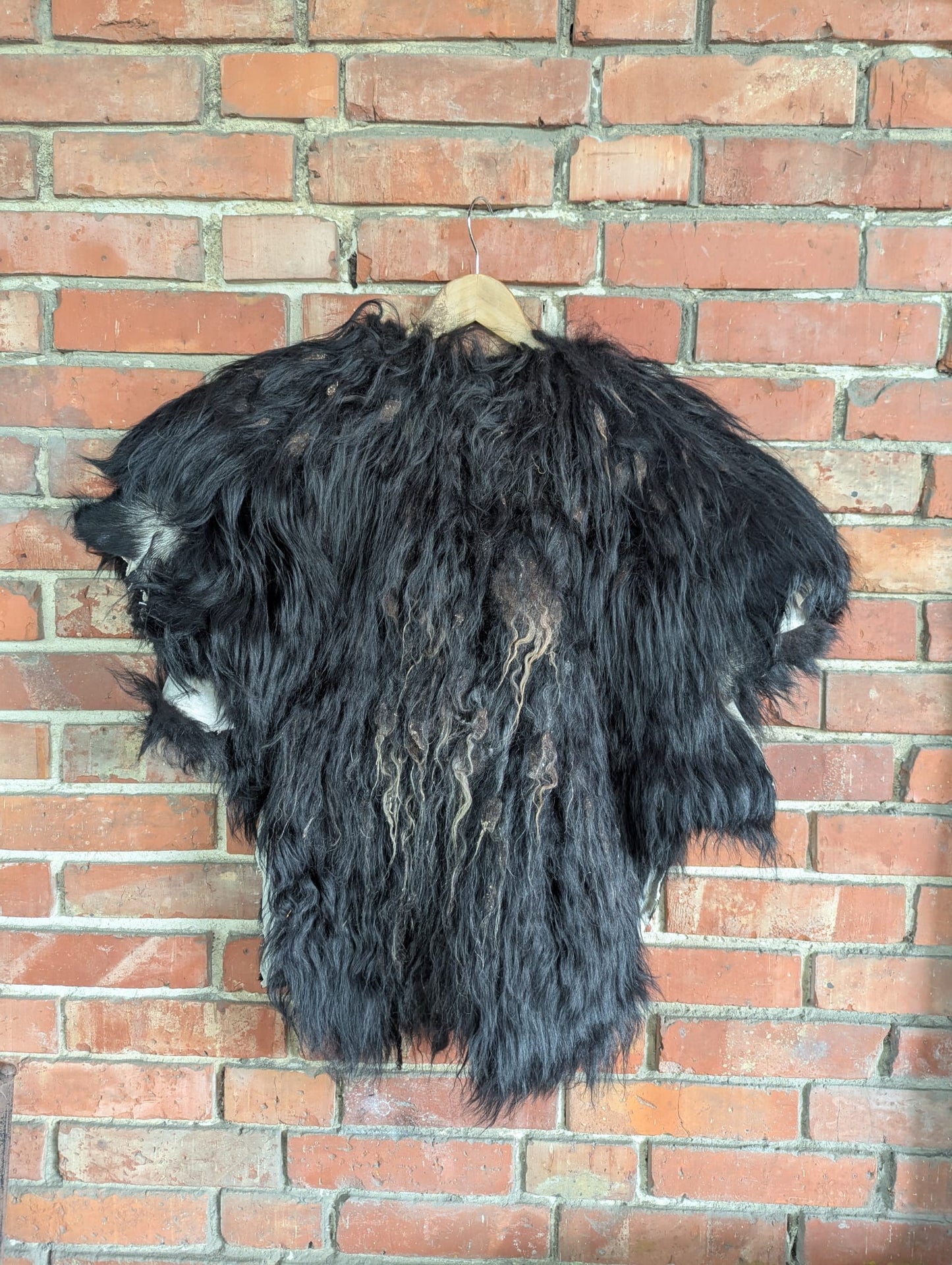 Viking Fur Cloak Black XL – Real Scandinavian Sheepskin – Wikinger Fellumhang –  Einzelstück 741