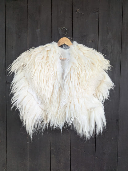 Viking Fur Cloak White – Real Scandinavian Sheepskin – Wikinger Fellumhang – Einzelstück 742