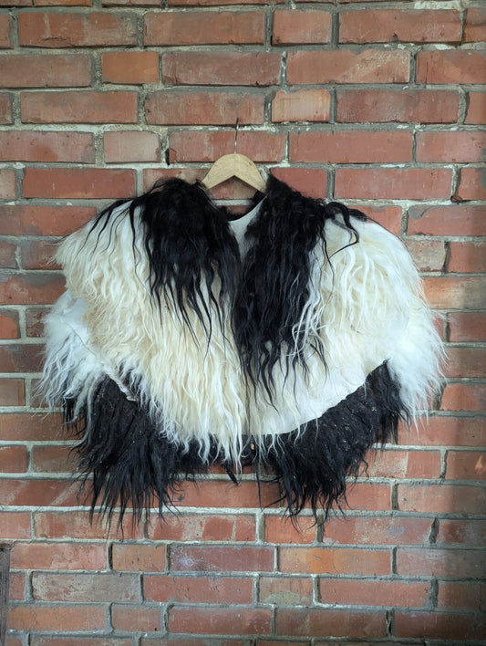 Viking Fur Cloak Black White XXL – Real Scandinavian Sheepskin – Wikinger Fellumhang_  Einzelstück 744