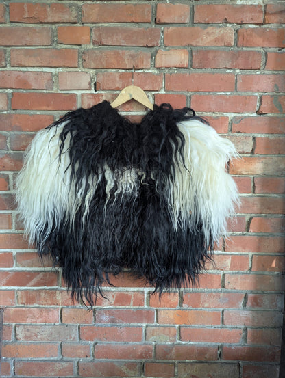 Viking Fur Cloak Black White XXL – Real Scandinavian Sheepskin – Wikinger Fellumhang_  Einzelstück 744