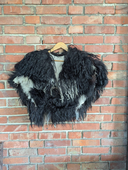 Viking Fur Cloak Black Brown White – Real Sheepskin – Wikinger Fellumhang – Einzelstück 747