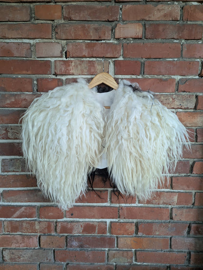 Viking Shoulder Fur White Black – Real Scandinavian Sheepskin – Wikinger Schulterfell – Einzelstück 748
