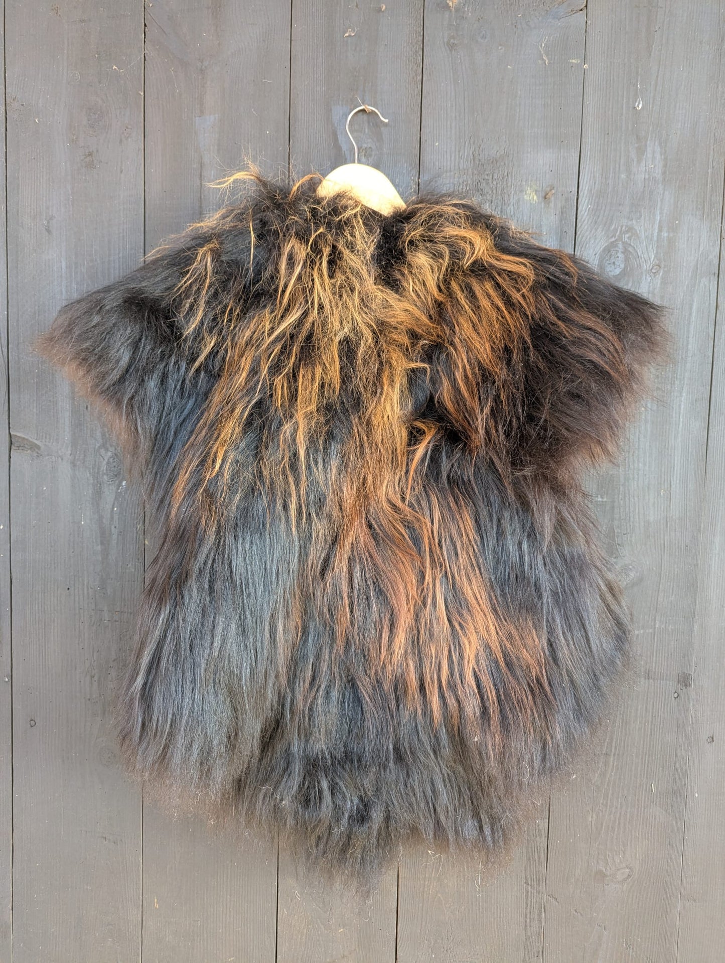 Vikinger-Fellumhang – Echter Schaffell-Fellumhang für LARP, Mittelalter & Halloween – Unikat – Artikel 838