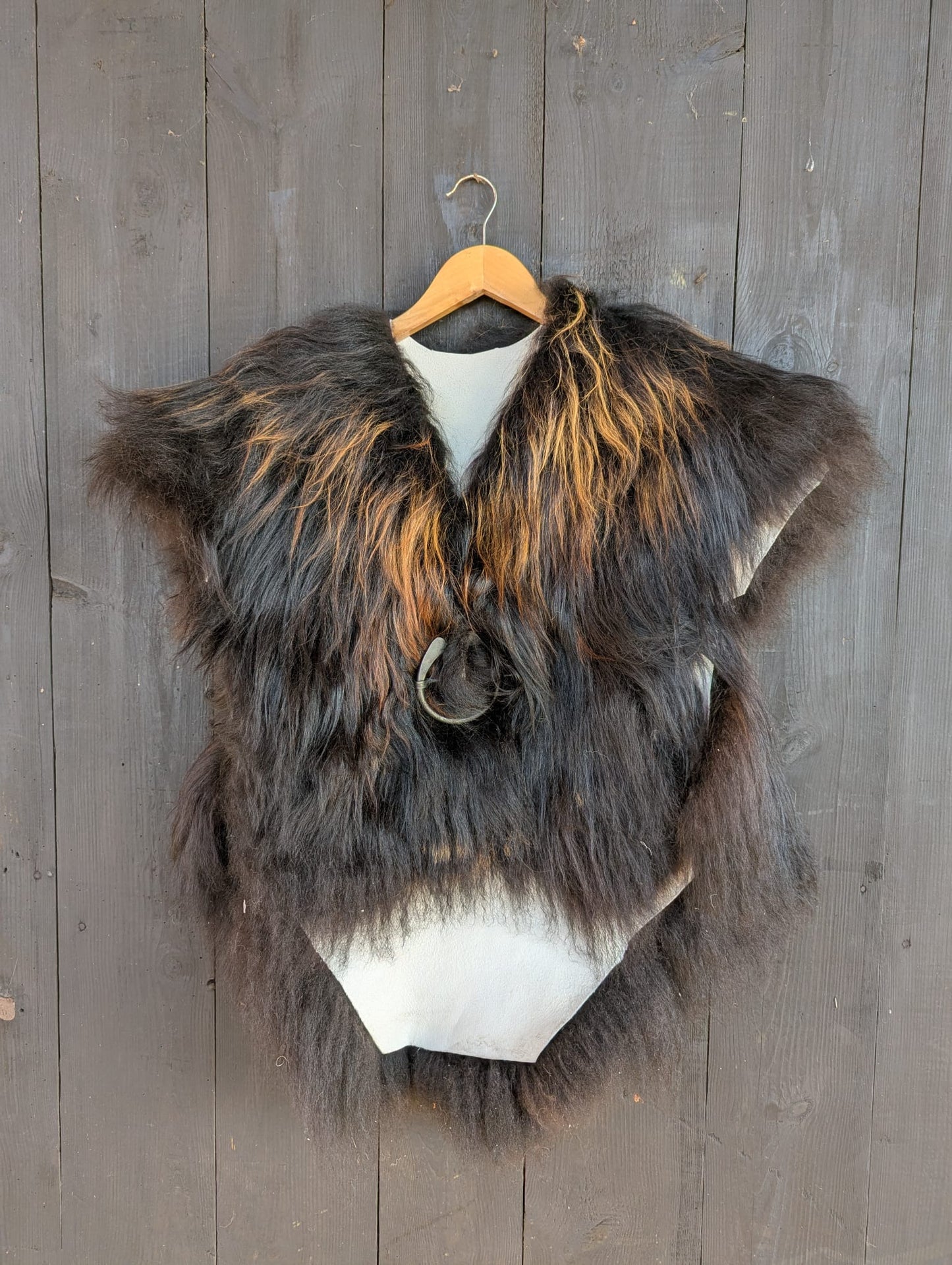 Vikinger-Fellumhang – Echter Schaffell-Fellumhang für LARP, Mittelalter & Halloween – Unikat – Artikel 838