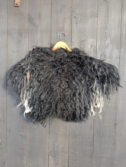 Vikinger-Fellumhang – Echter Schaffell-Fellumhang für LARP, Mittelalter & Halloween – Unikat – Artikel 844