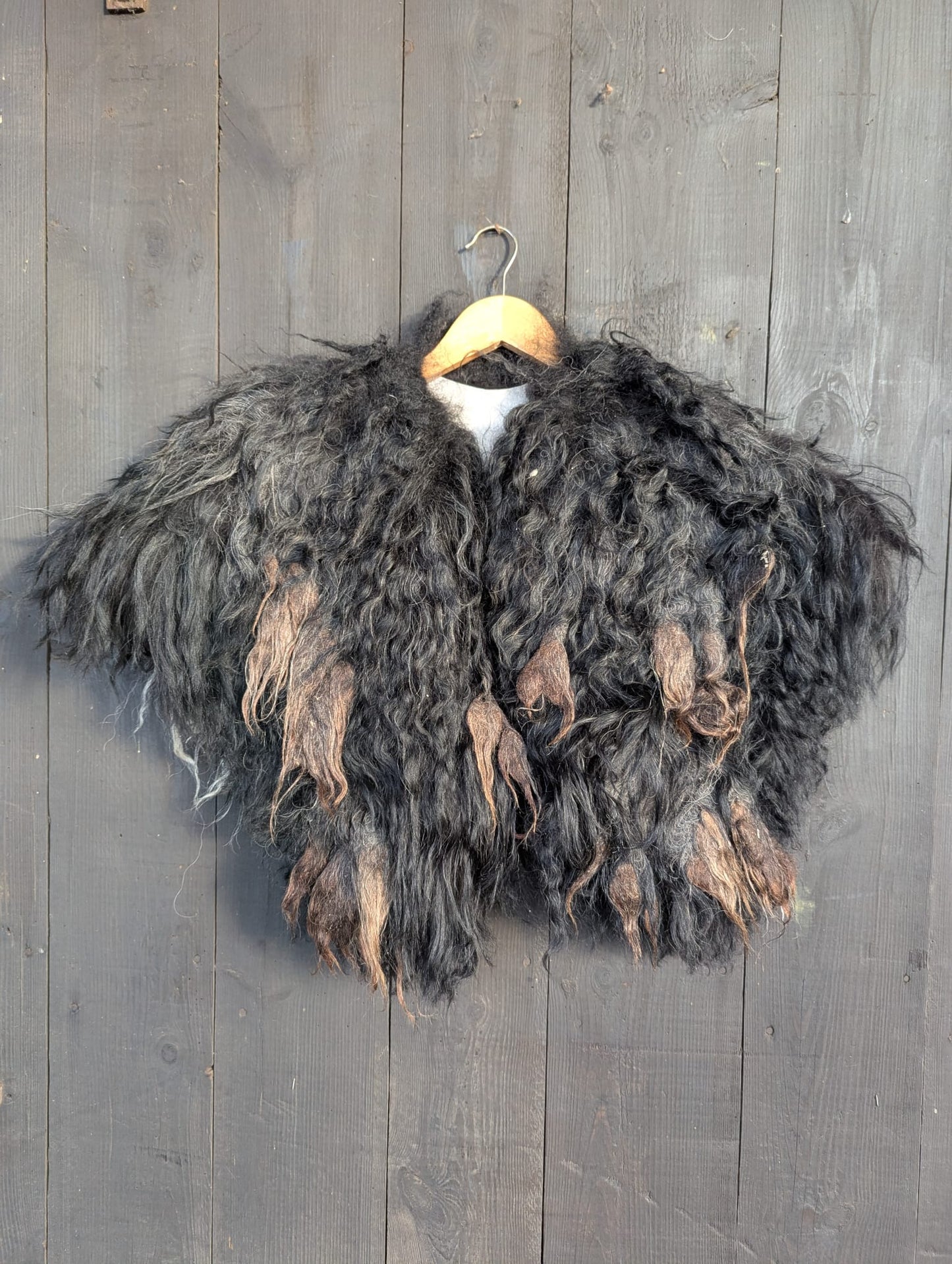 Vikinger-Fellumhang – Echter Schaffell-Fellumhang für LARP, Mittelalter & Halloween – Unikat – Artikel 844