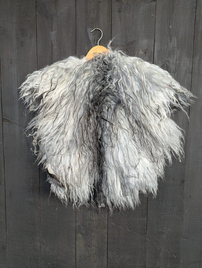 Vikinger-Fellumhang – Echter Schaffell-Fellumhang für LARP, Mittelalter & Halloween – Unikat – Artikel 845