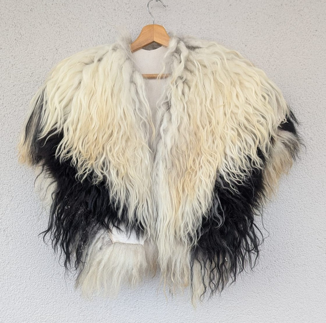 Viking Fur Cloak – Real Sheepskin Shoulder Cape – Wikinger Schulterfell – One of a Kind – Item 859
