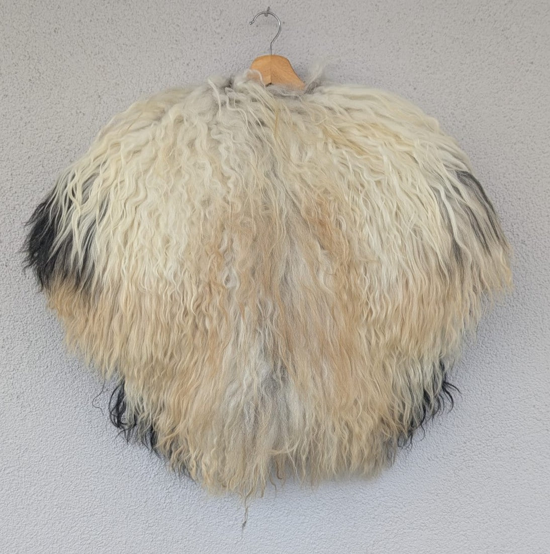 Viking Fur Cloak – Real Sheepskin Shoulder Cape – Wikinger Schulterfell – One of a Kind – Item 859