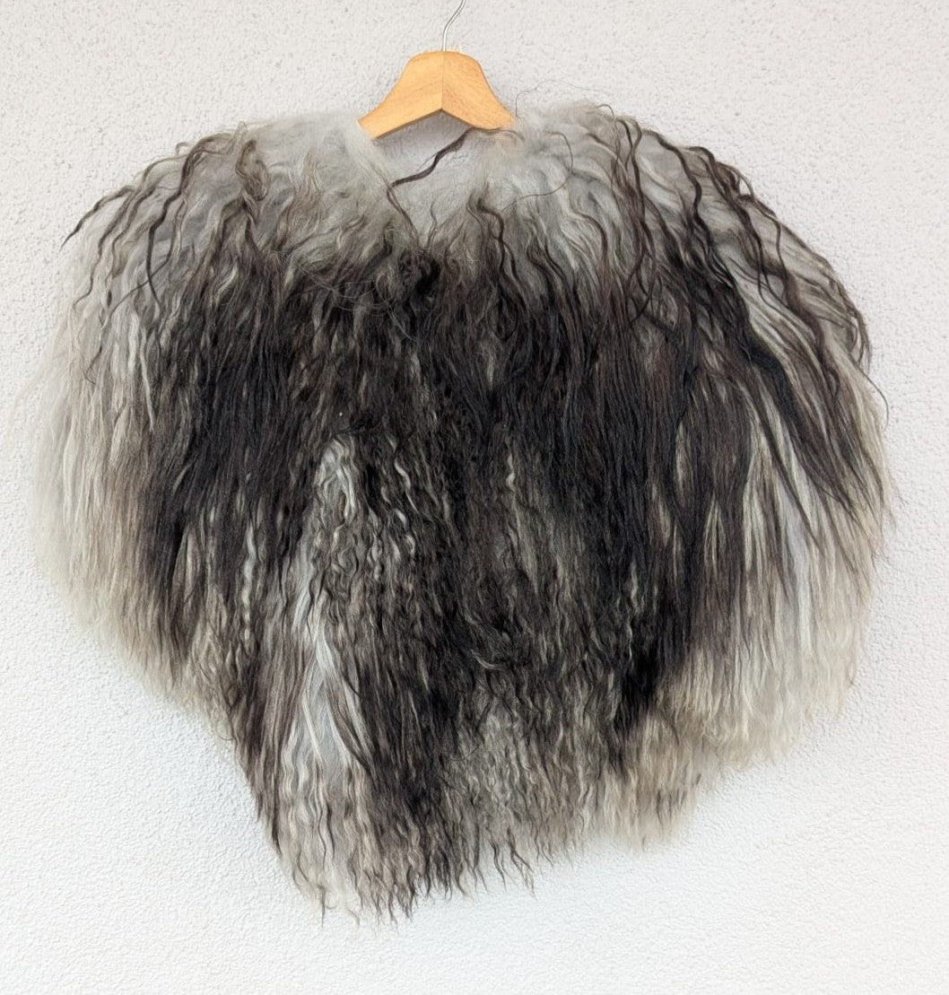 Viking Fur Cloak – Real Sheepskin Shoulder Cape – Wikinger Schulterfell – One of a Kind – Item 860