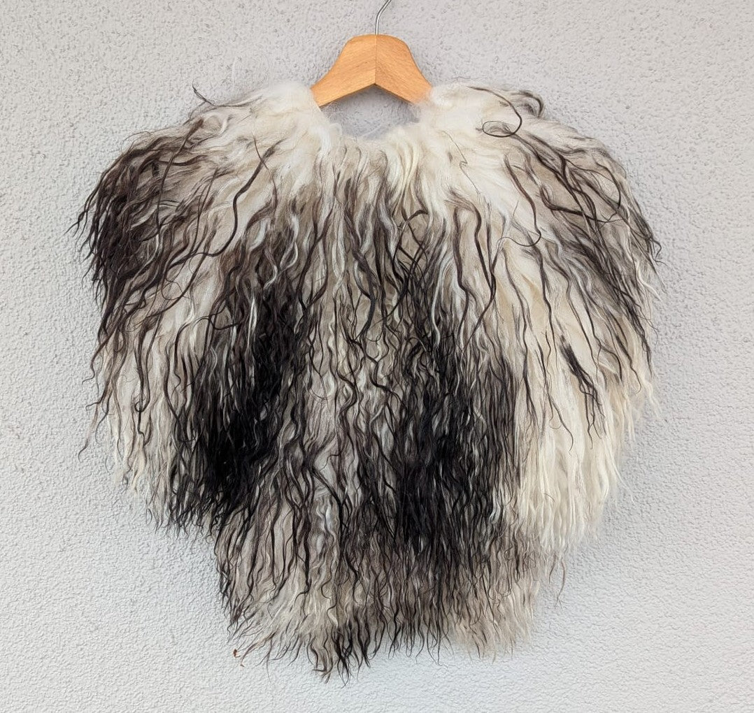 Viking Fur Cloak Real Sheepskin Shoulder Cape – Wikinger Schulterfell – One of a Kind – Item 863