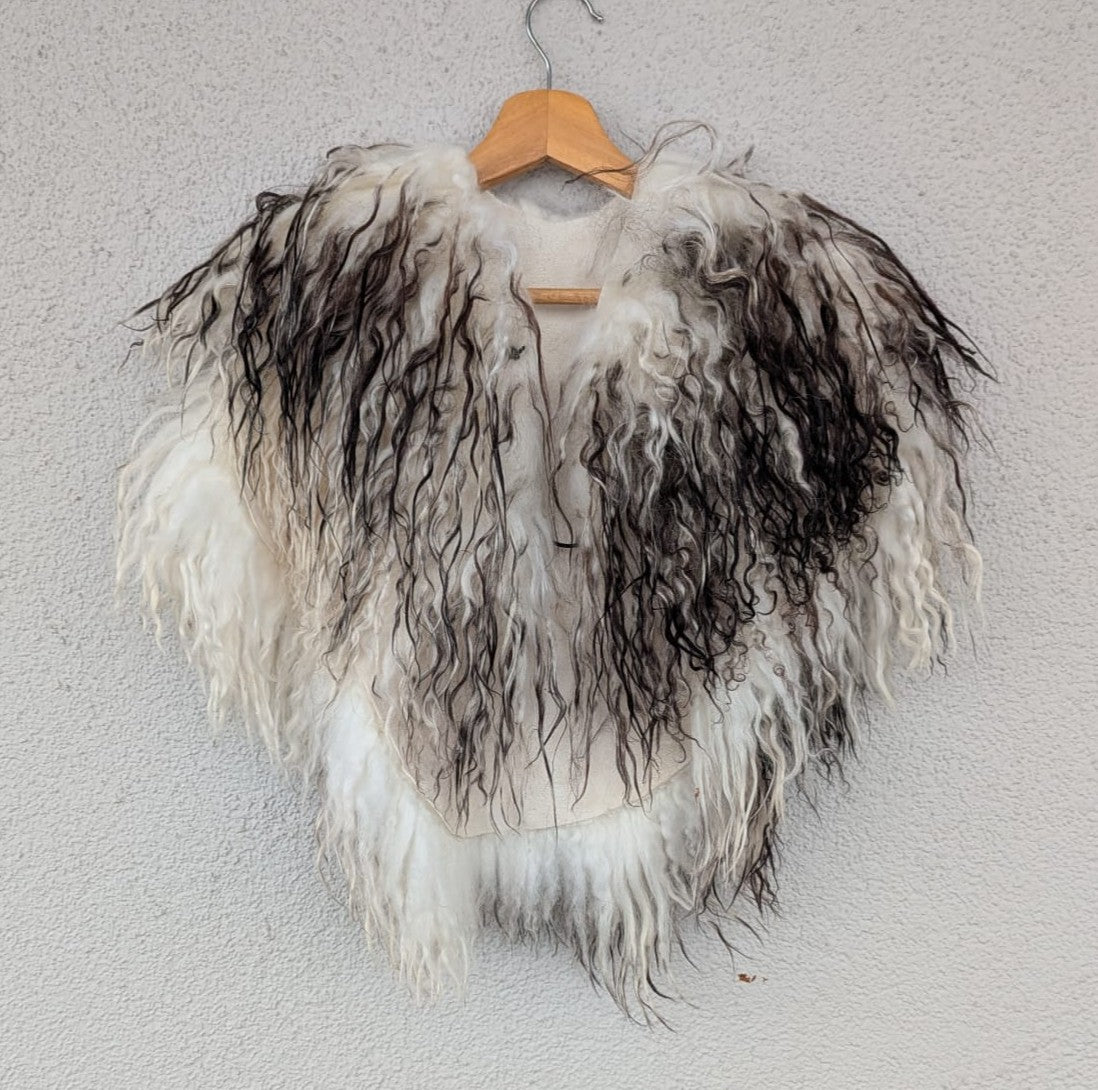 Viking Fur Cloak Real Sheepskin Shoulder Cape – Wikinger Schulterfell – One of a Kind – Item 863