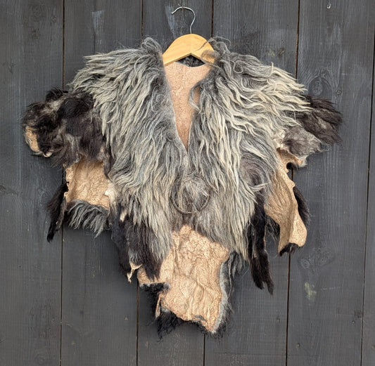 Fellumhang Wikinger – Heidschnucke grau meliert mit Schwarz FU906