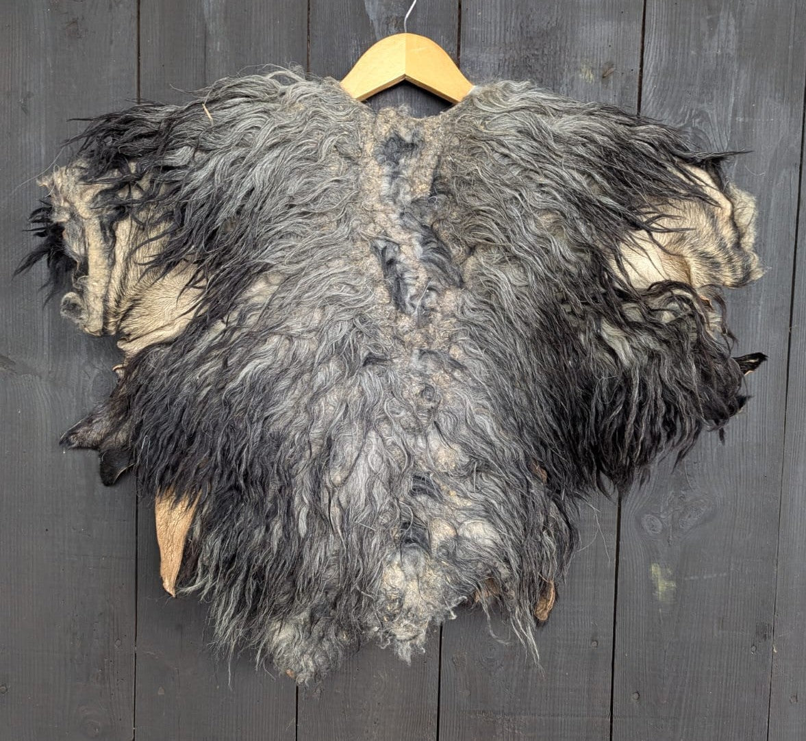 Großer Fellumhang XL - Fell für Wikinger - Viking Fell - Krieger Fell - Bekleidung mit Fell- Vikings- GOT - Einzelstück 911