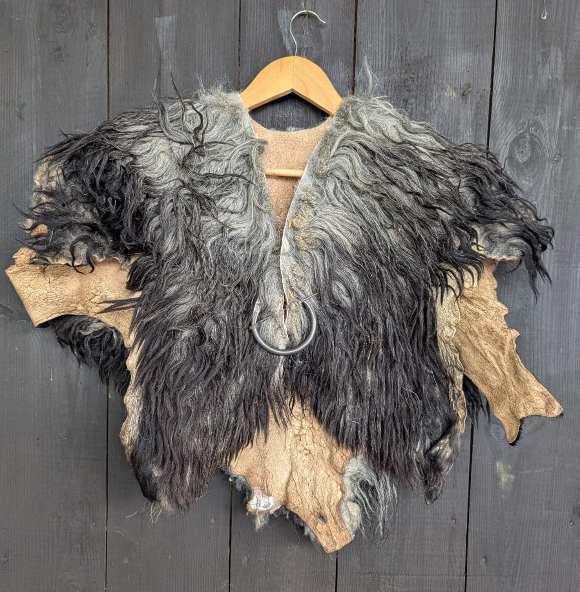 Großer Fellumhang XL - Fell für Wikinger - Viking Fell - Krieger Fell - Bekleidung mit Fell- Vikings- GOT - Einzelstück 911