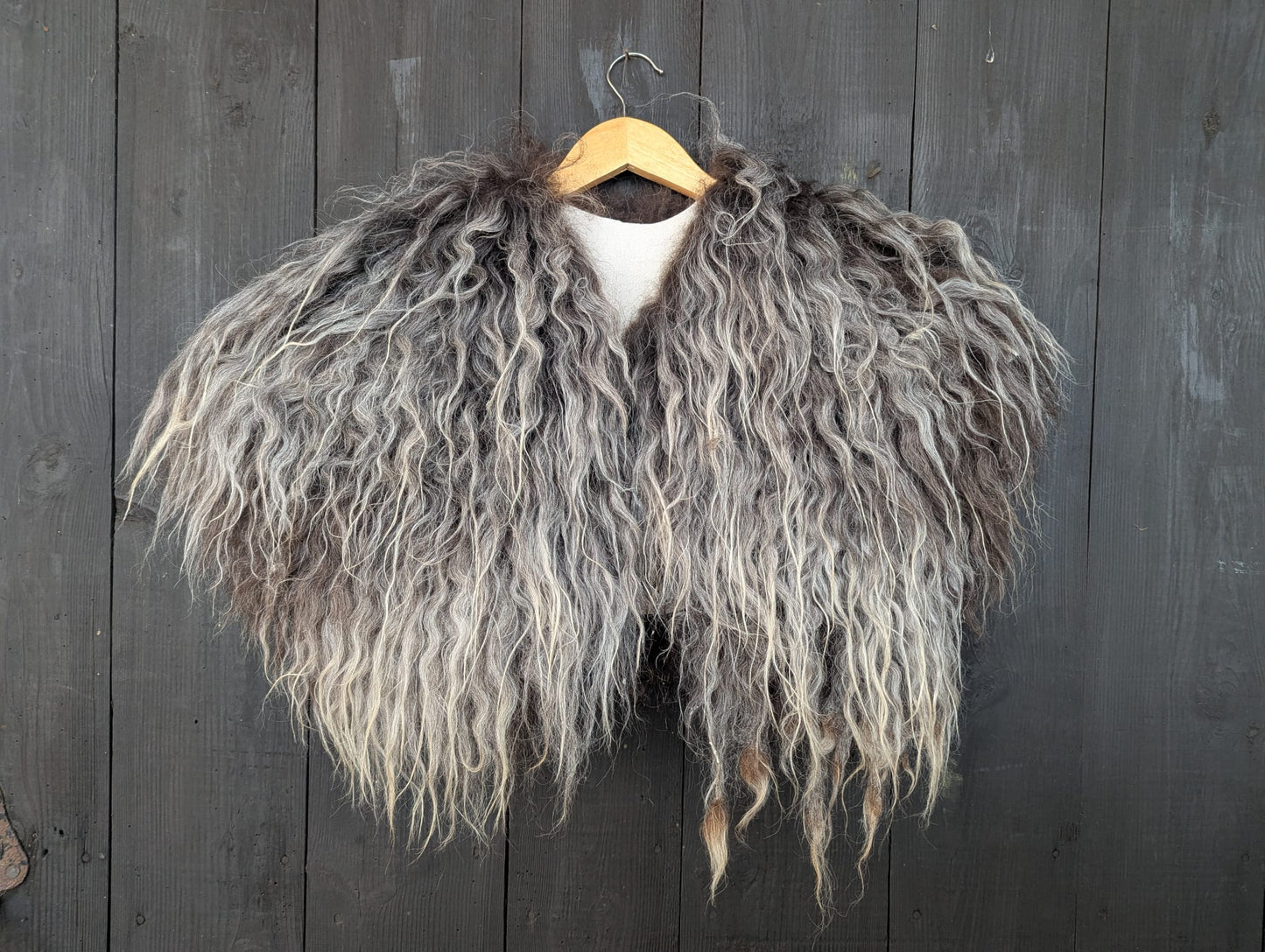 Schulterfell – Fell für Wikinger - Viking Fell - Krieger Fell - Bekleidung mit Fell - Vikings - GOT - Einzelstück 950