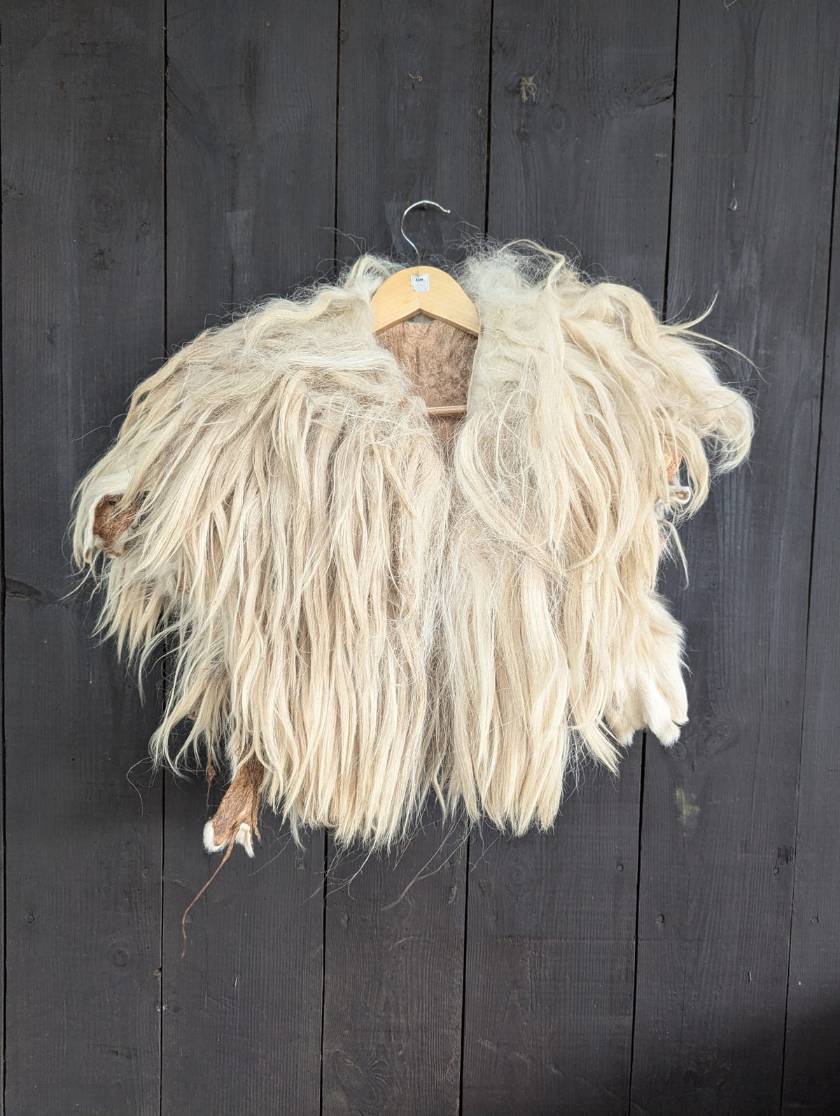 Wide Viking Shoulder Fur Natural – Real Heidschnucke Sheepskin – Wikinger Schulterfell – Mittelalter – Einzelstück H10