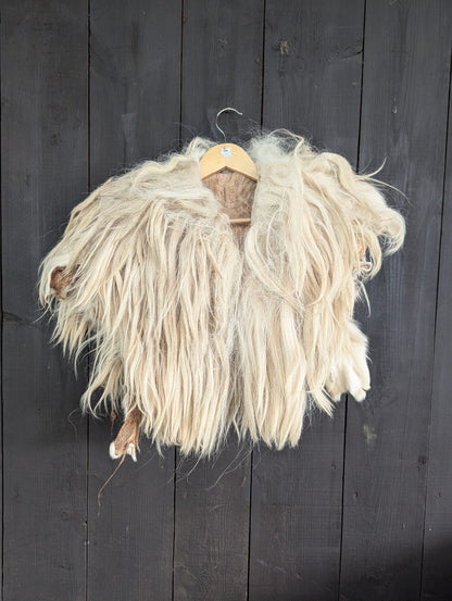 Wide Viking Shoulder Fur Natural – Real Heidschnucke Sheepskin – Wikinger Schulterfell – Mittelalter – Einzelstück H10