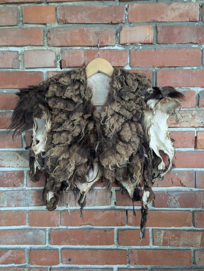 Viking Shoulder Fur Brown – Real Heidschnucke Sheepskin – Wikinger Schulterfell – Mittelalter Halloween – Einzelstück H11