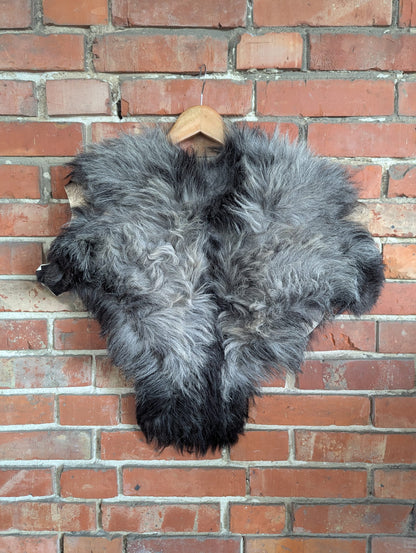Viking Fur Cloak Grey – Real Heidschnucke Sheepskin – Wikinger Fellumhang – LARP Medieval Halloween – Einzelstück H13