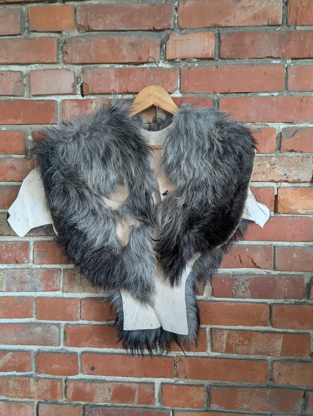 Viking Fur Cloak Grey – Real Heidschnucke Sheepskin – Wikinger Fellumhang – LARP Medieval Halloween – Einzelstück H13