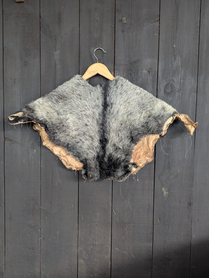 Viking Shoulder Fur Grey – Real Heidschnucke Sheepskin – Wikinger Schulterfell – Mittelalter Halloween – Einzelstück H16