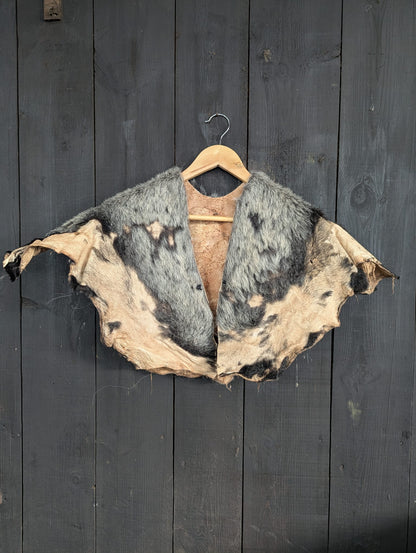 Viking Shoulder Fur Grey – Real Heidschnucke Sheepskin – Wikinger Schulterfell – Mittelalter Halloween – Einzelstück H16