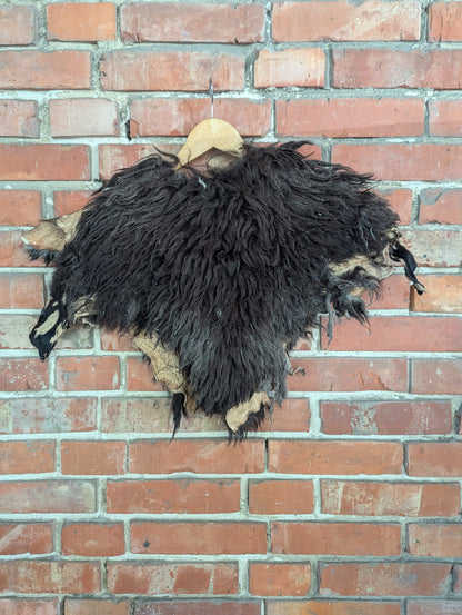 Viking Shoulder Fur Dark – Real Heidschnucke Sheepskin – Wikinger Schulterfell – LARP Fantasy Halloween – Einzelstück H18