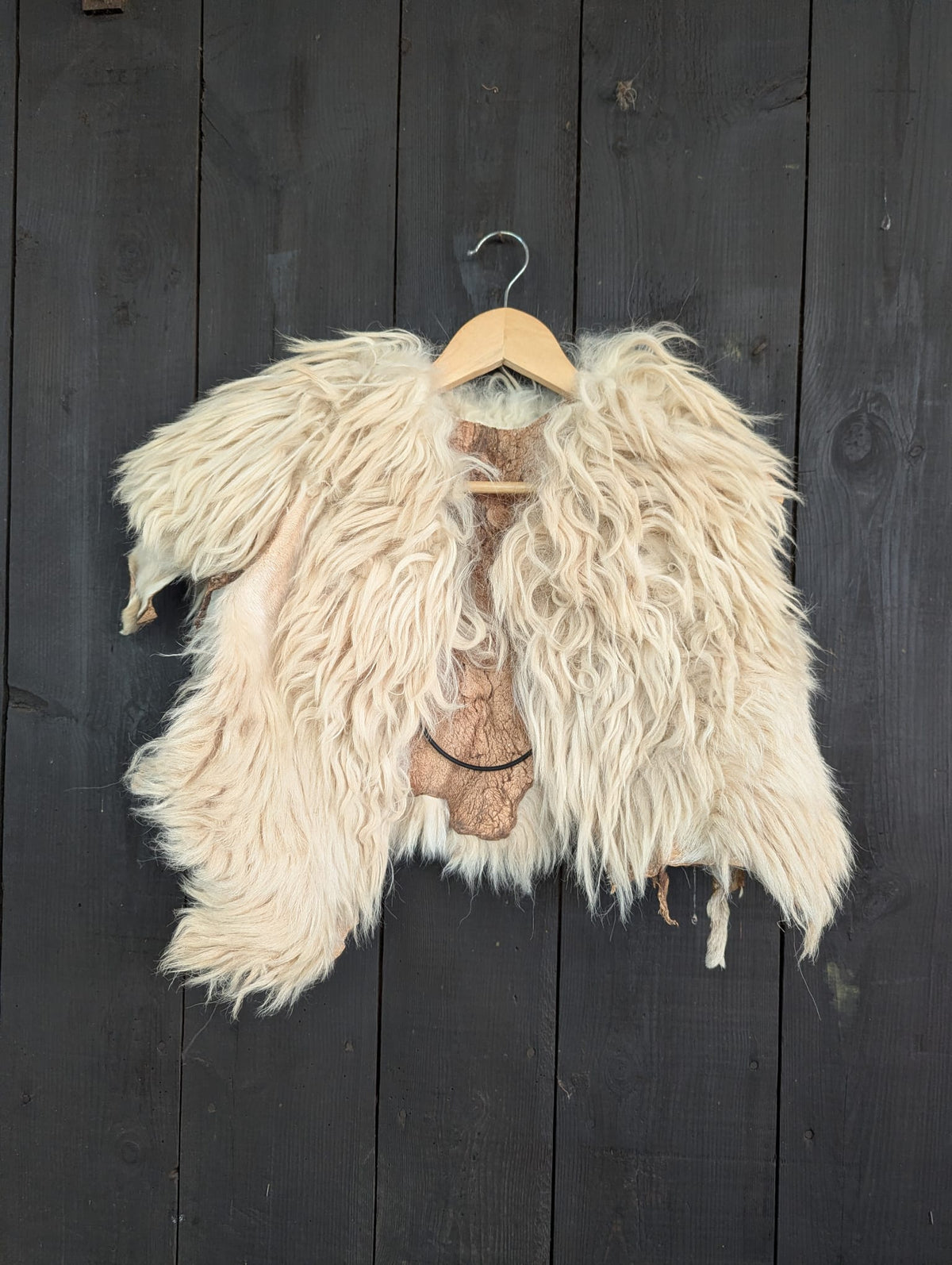 Viking Shoulder Fur Natural – Real Heidschnucke Sheepskin – Wikinger Schulterfell Klein – Mittelalter – Einzelstück H19
