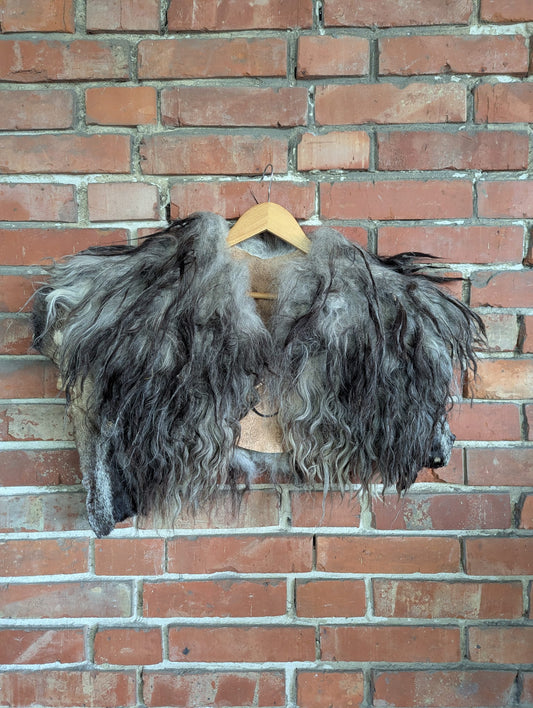 Wide Viking Shoulder Fur Grey – Real Heidschnucke Sheepskin – Wikinger Schulterfell – LARP Halloween – Einzelstück H20