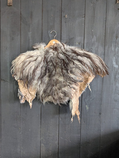 Wide Viking Shoulder Fur – Real Heidschnucke Sheepskin – LARP Orc Barbarian Halloween – Einzelstück H27