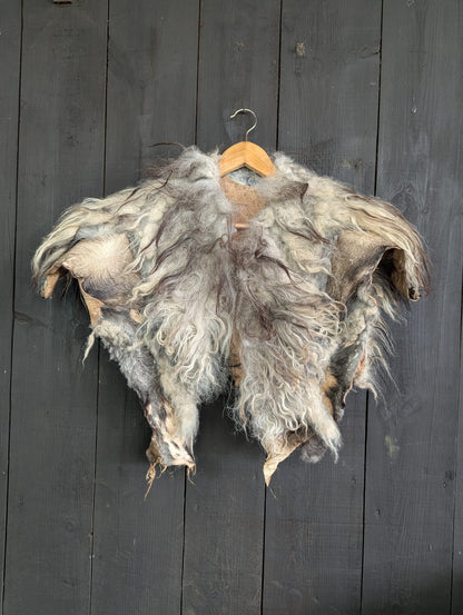Wide Viking Shoulder Fur – Real Heidschnucke Sheepskin – LARP Orc Barbarian Halloween – Einzelstück H27