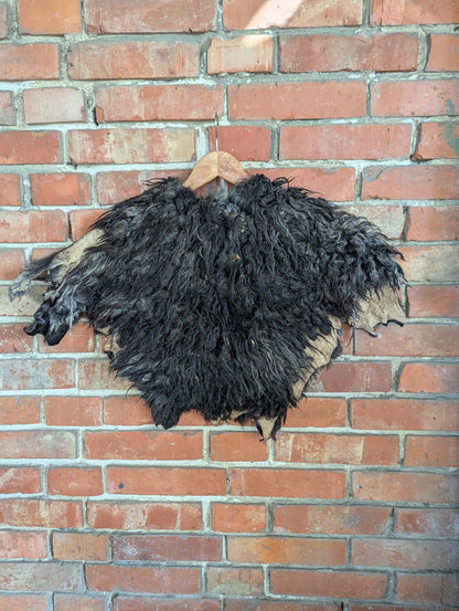Viking Shoulder Fur Dark Grey – Real Heidschnucke Sheepskin – Wikinger Schulterfell – Mittelalter Halloween – Einzelstück H3