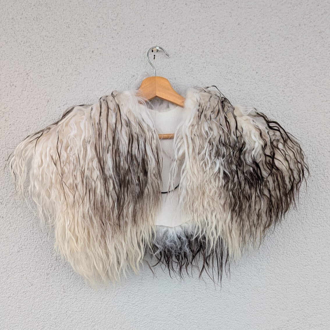 Viking Shoulder Fur – Real Sheepskin Shoulder Cape  – Wikinger Schulterfell- One of a Kind – S4
