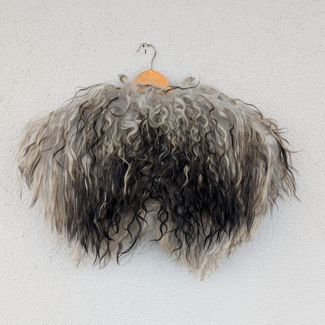 Viking Shoulder Fur – Real Sheepskin Shoulder Cape  – Wikinger Schulterfell – One of a Kind – S3