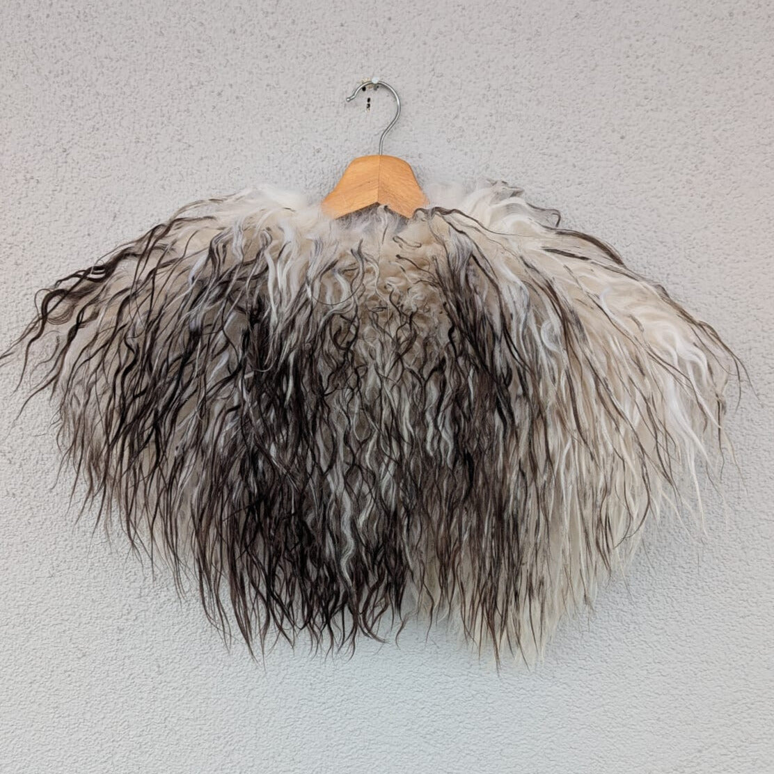 Viking Shoulder Fur – Real Sheepskin Shoulder Cape  – Wikinger Schulterfell- One of a Kind – S4